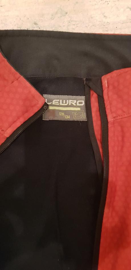 Softsell bunda červená vel.128/134, lewro,134
