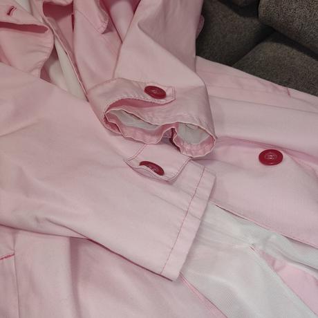 Ružový trenčkot, 38