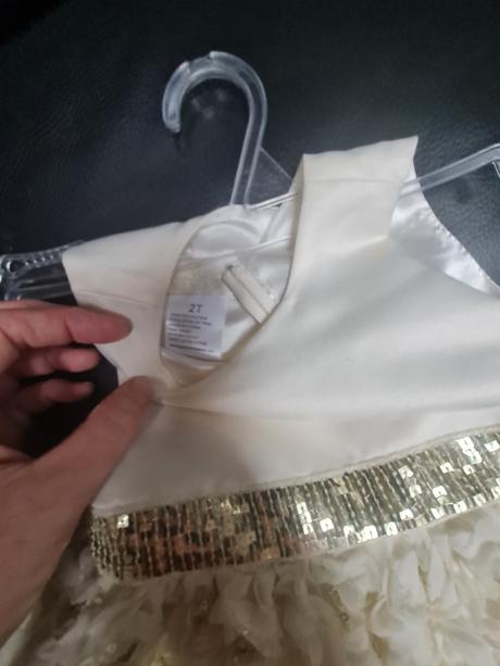 Slávnostné / spoločenské šaty, 98