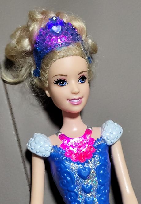Svietiaca popoluška disney princess,