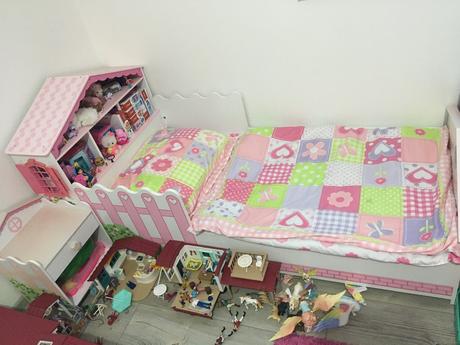 Detská postieľka a nočný stolík, 