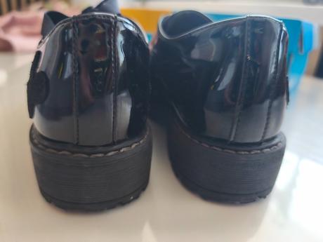 Lakované šnurovacie topánky, 33