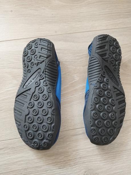 Topánky do vody, 28