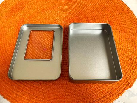 Plechové krabičky 8 ks,