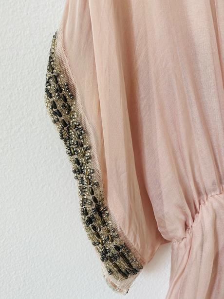 Bledoruzovy kamienkovy top, s