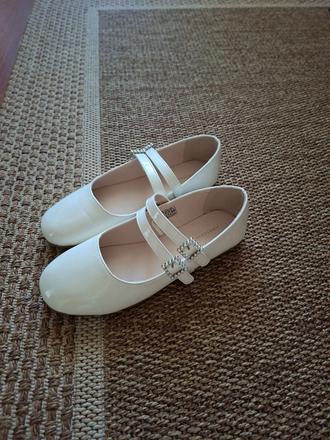 Biele sandále lakované, reserved,36