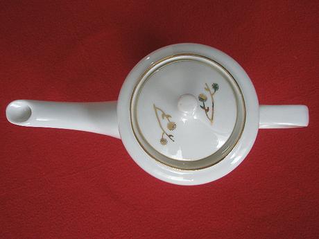 Čajník z karlovarského porcelánu, 