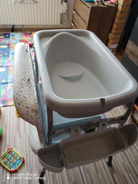 Prebalovaci pult s vaničkou, 