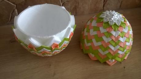 Nádherné otváracie vajíčko,