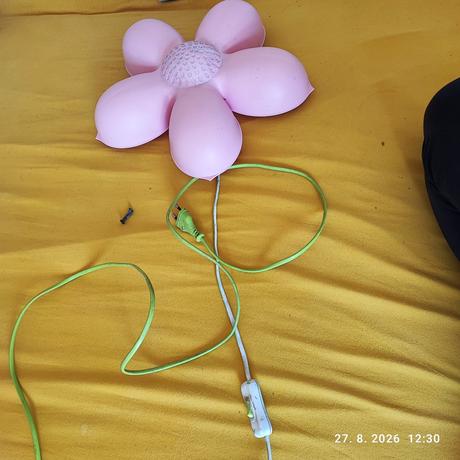 Lampa na stenu,