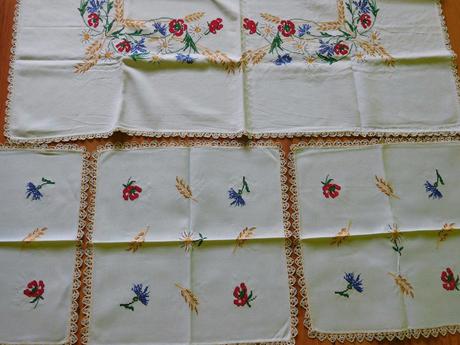 Vidiecký -ručne vyšívaný set obrusov-122x135cm,, 