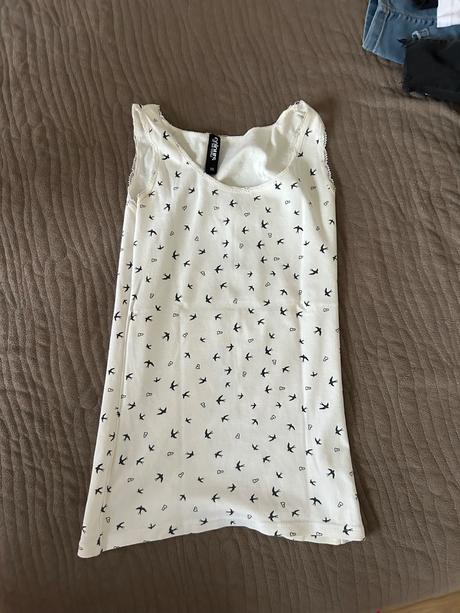 Dámske oblečenie, s