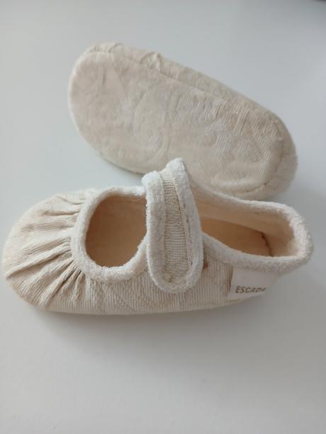 Luxusné capačky zn. escada, <17