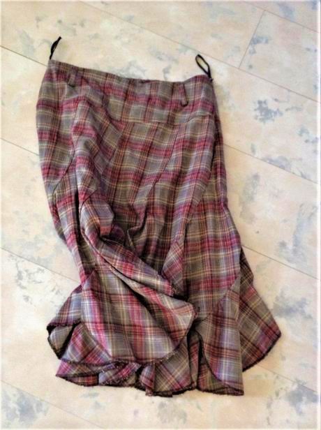 Extravagantná sukňa, l