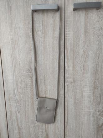 Kožená taštička crossbody, 