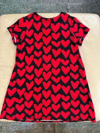 Srdiečkové šaty, 146