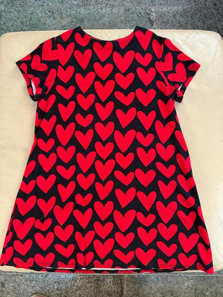 Srdiečkové šaty, 146