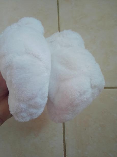 Biele teplé capacky 10 cm, 18