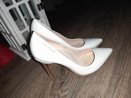 Lodičky so zlatým opatkom, 35