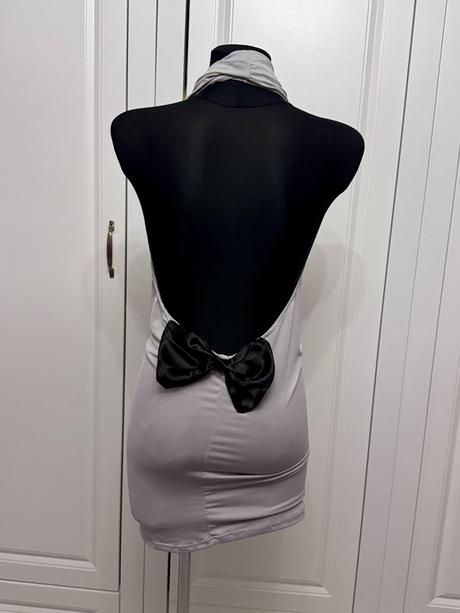 Dámske šaty s holým chrbtom,