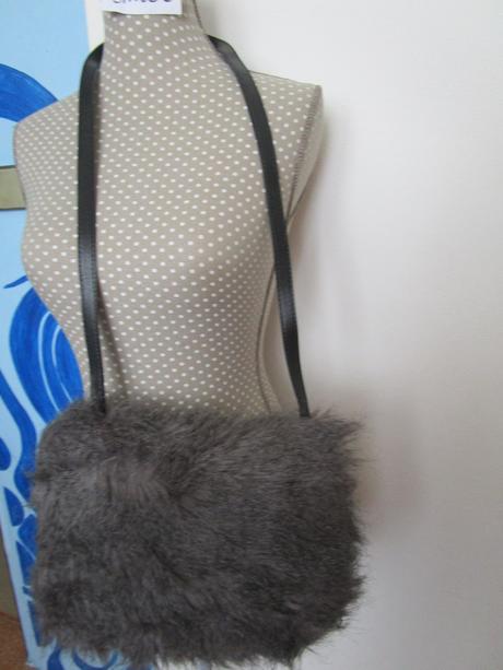 2430. rukávnik, e-vie,m