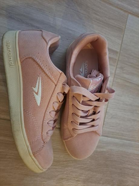 Ružové topanky, graceland,36