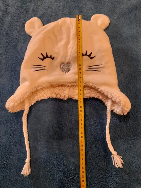 Biela chplatková čiapka, 104