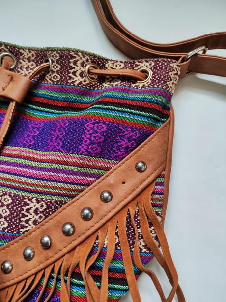 Etno kabelka so strapcami, 