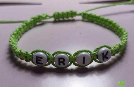 Ručné pletené náramky, 