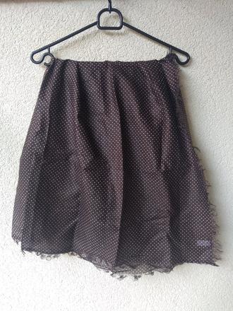 Hnedá bodkovaná šatka,