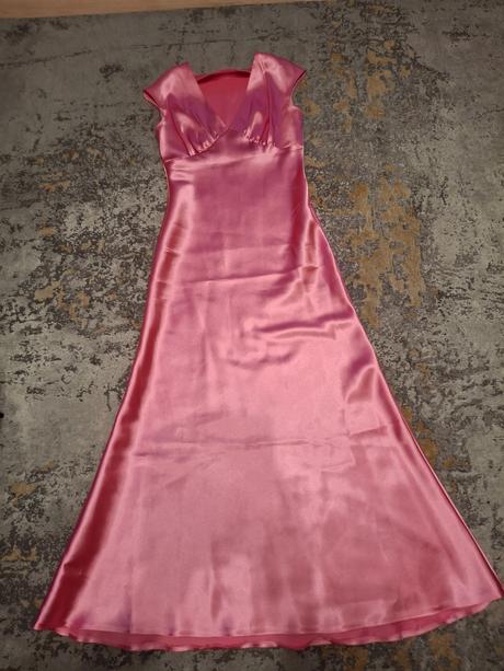 Spoločenské šaty bez poškodení, s