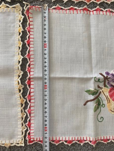 Vysivane retro obrusky ovocie, 