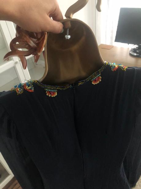 Mini saty / predĺžený top s koralkovou aplikaciou, 36