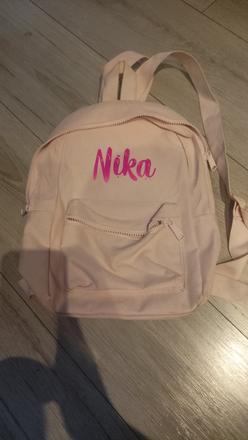Ruksak s menom nika,