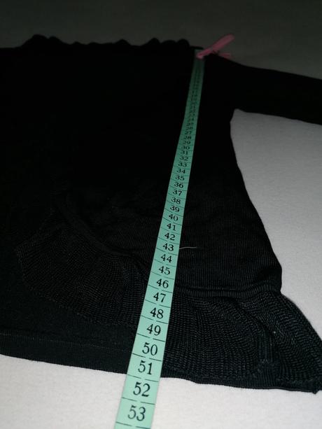 Ľahký svetrík s volánom, s