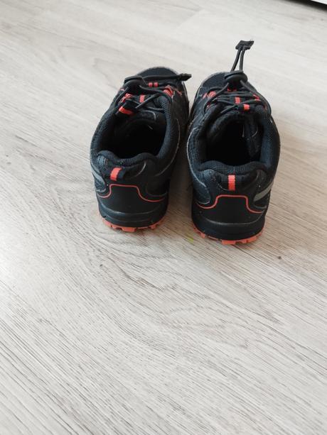Trekingové tenisky zn. vty, 27