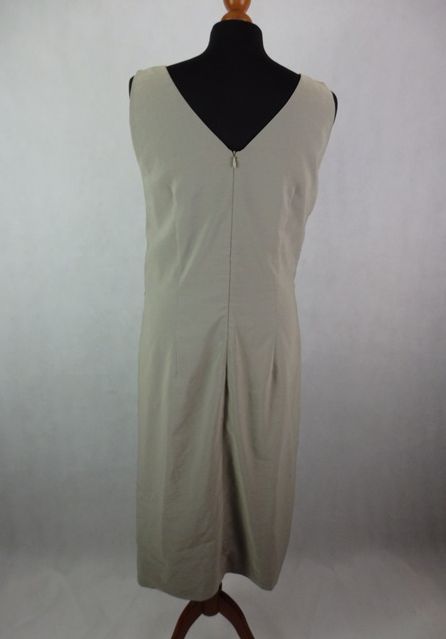 Kvalitné elegantné šaty, 44