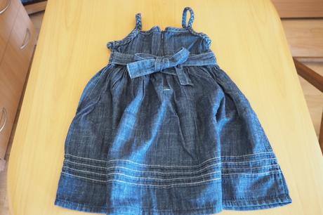 Rifľové šaty so zaväzovaním vzadu, 98