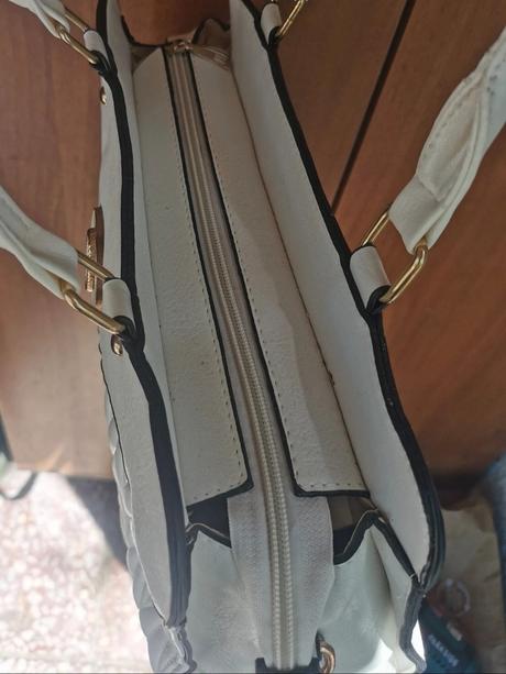 Biela kabelka, 