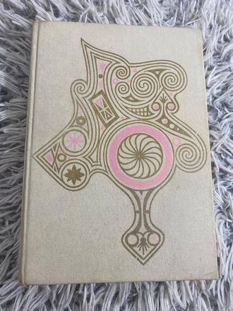 Krásna stará retro rozprávková kniha spiaca krásav,