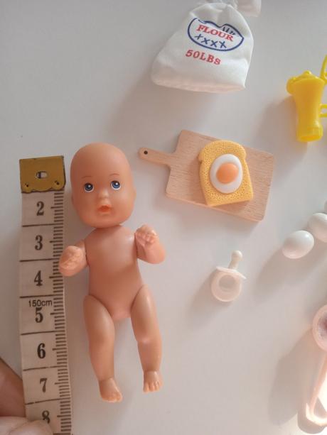 Bábika s doplnkami,