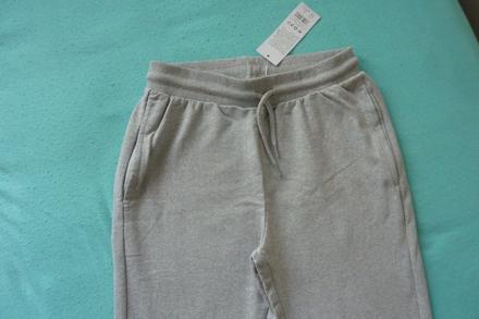 Sivé tepláky, 158 / 164