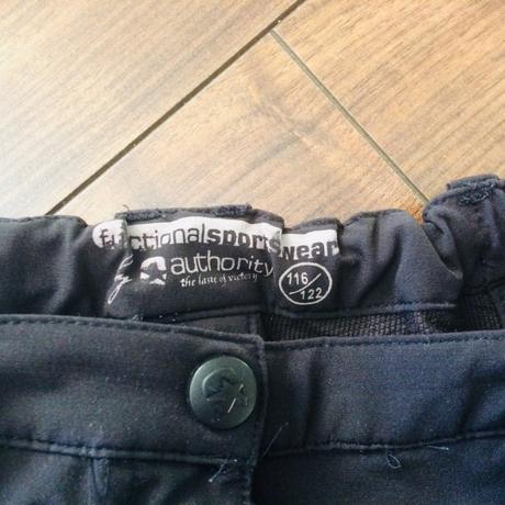 Športové nohavky, 122