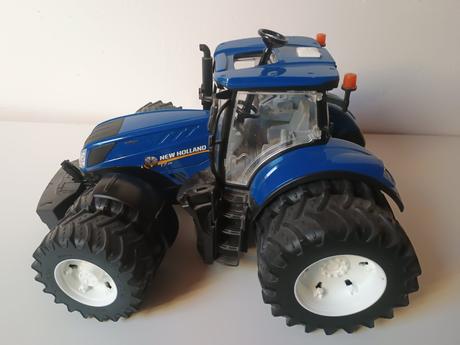 Traktor news holland s duplákmi,