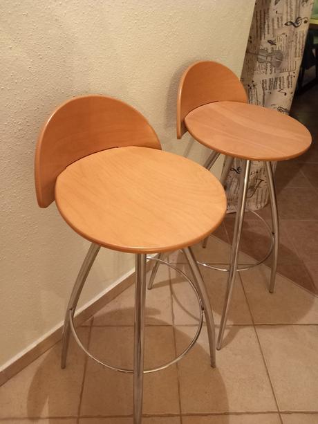 2x barová stolička,