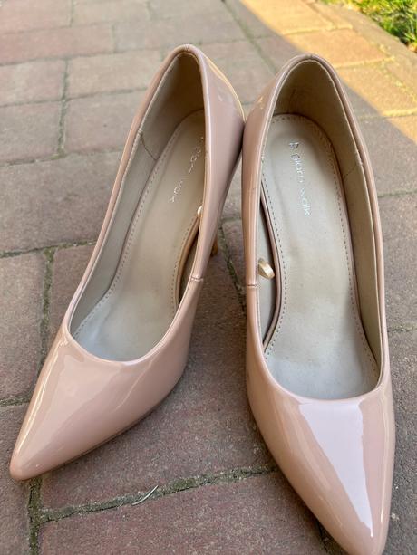 Lodičky krémové, 37