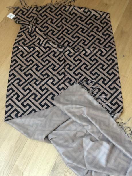 Tenší dlhý šál, l