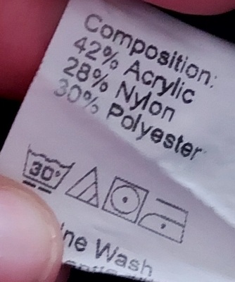 Pletené zimné šaty s perličkami, 134