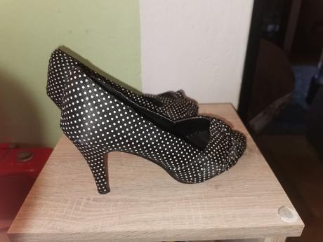 Bodkované lodičky, 39