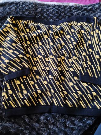 Pulover so širokým golierom, 